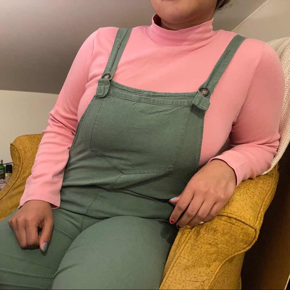 PINK TURTLENECK